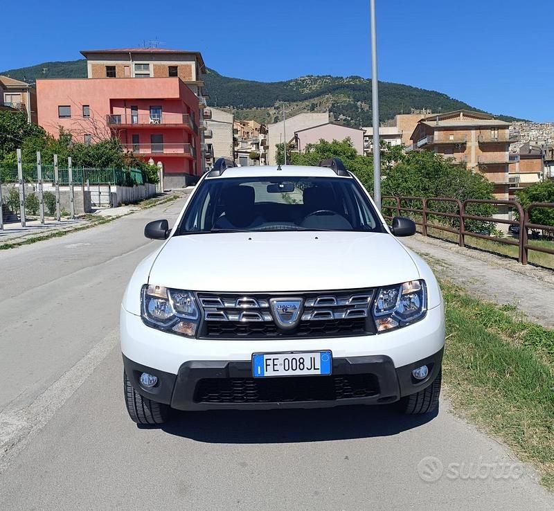 Usata Dacia Duster Lauréate 110 CV (80 kW) 2016 Bianco SUV