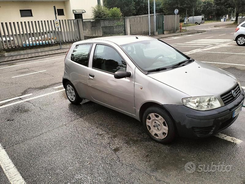 Usata Fiat Punto 80 CV (58 kW) 2004 Utilitaria