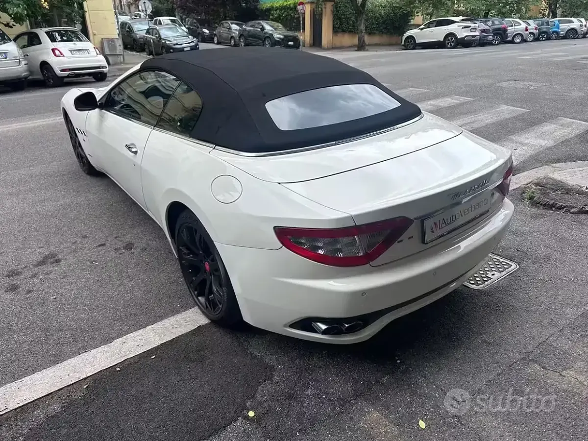 Usata Maserati GranCabrio 439 CV (322 kW) 2011 Bianco metallizzato Cabrio