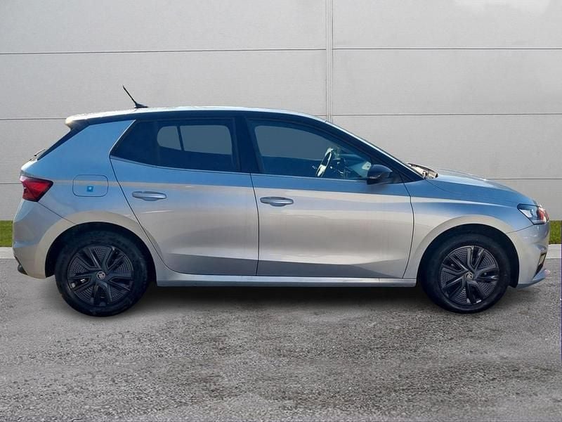 Usata Skoda Fabia Selection 95 CV (69 kW) 2025 Argento brillante metallizzato nero tulipano perlato Berlina