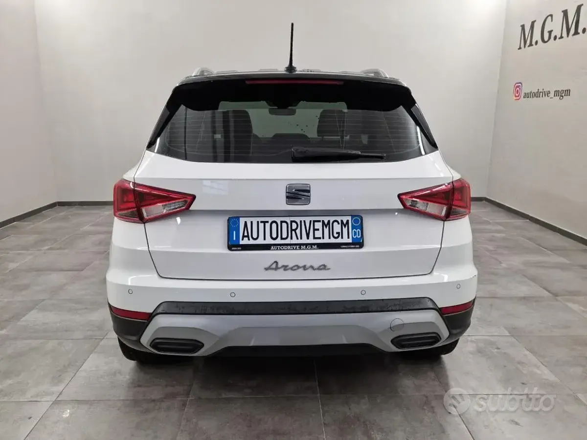 Usata Seat Arona Xperience 110 CV (80 kW) 2023 Bianco SUV