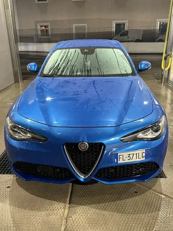 Usata Alfa Romeo Giulia Veloce 211 CV (155 kW) 2017 Blu/azzurro Berlina