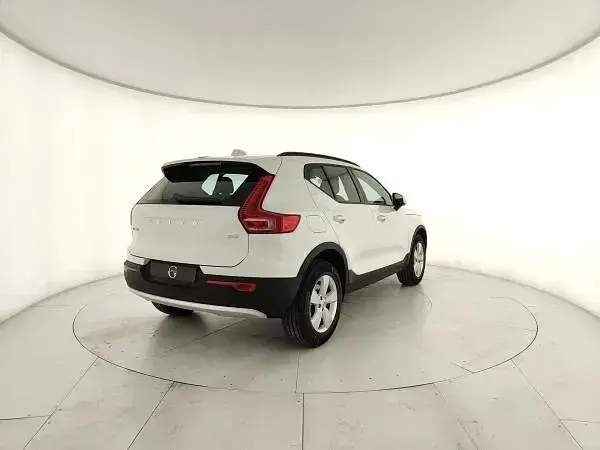 Nuova Volvo XC40 163 CV (119 kW) 2026 Bianco ghiacciaio SUV