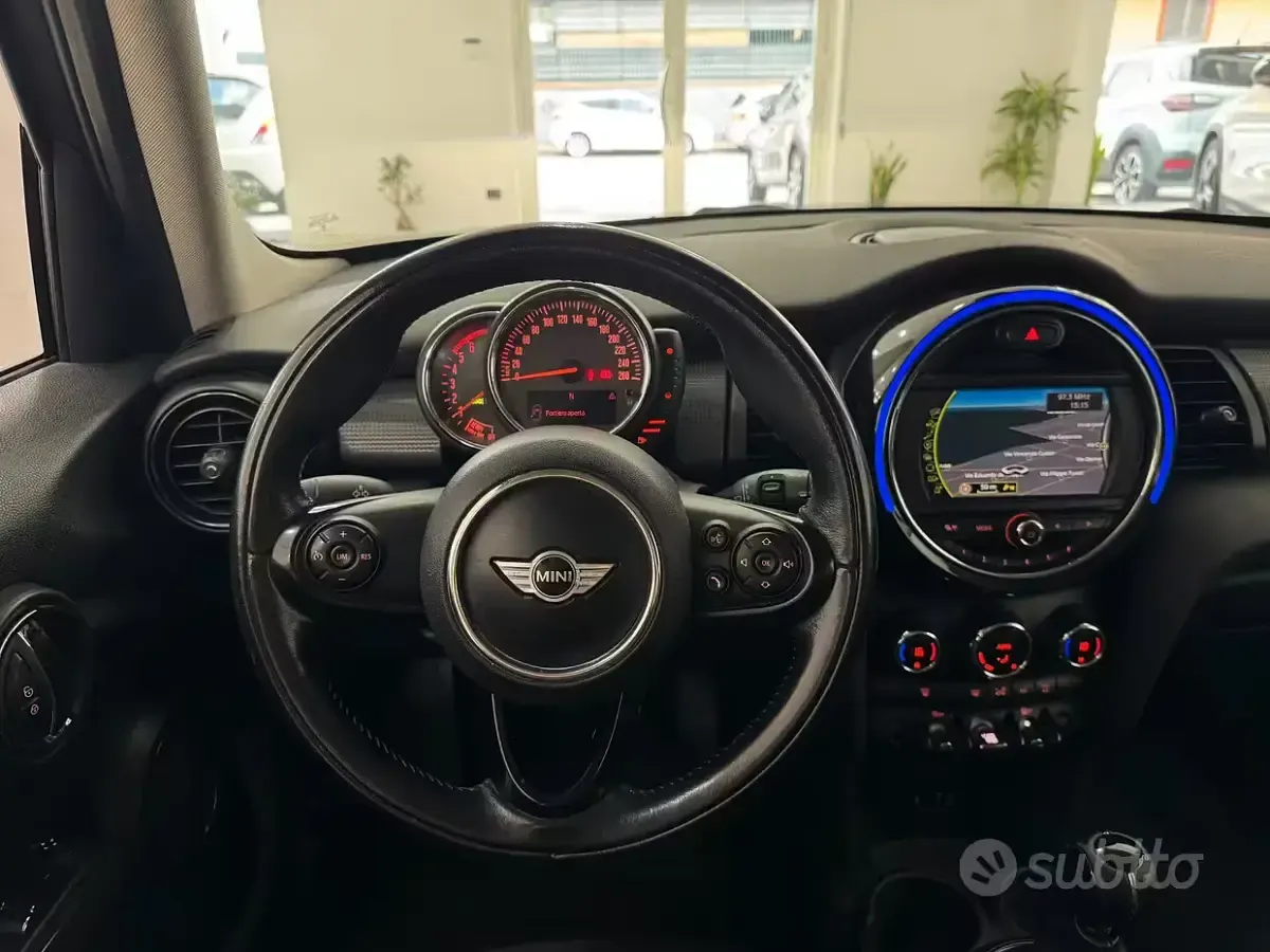Usata Mini Cooper D 116 CV (85 kW) 2016 Marrone Utilitaria