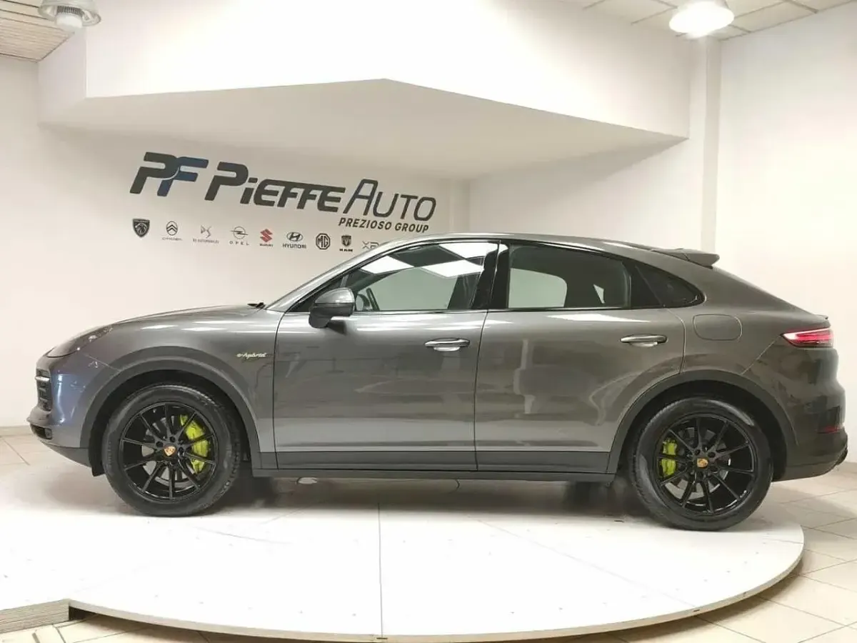 Usata Porsche Cayenne 340 CV (250 kW) 2021 Grigio grafite SUV