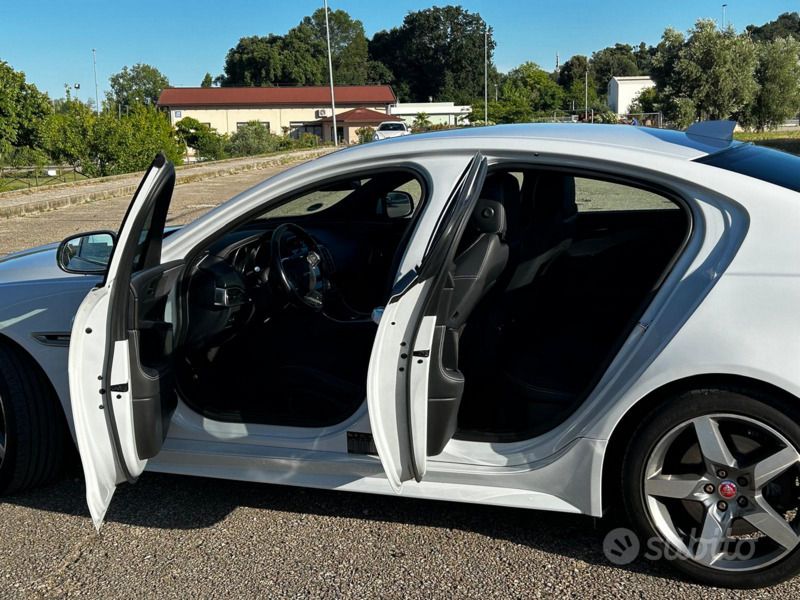 Usata Jaguar XE R-Sport 179 CV (131 kW) 2017 Bianco Berlina