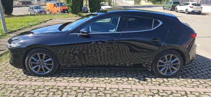 Nero Usata 2023 Mazda 3 Exclusive-Line Tre volumi | 21.500 € (Buon prezzo) - Immagine 1/4