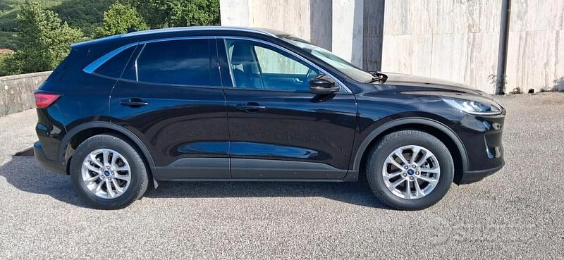 Usata Ford Kuga Titanium 120 CV (88 kW) 2021 Nero SUV