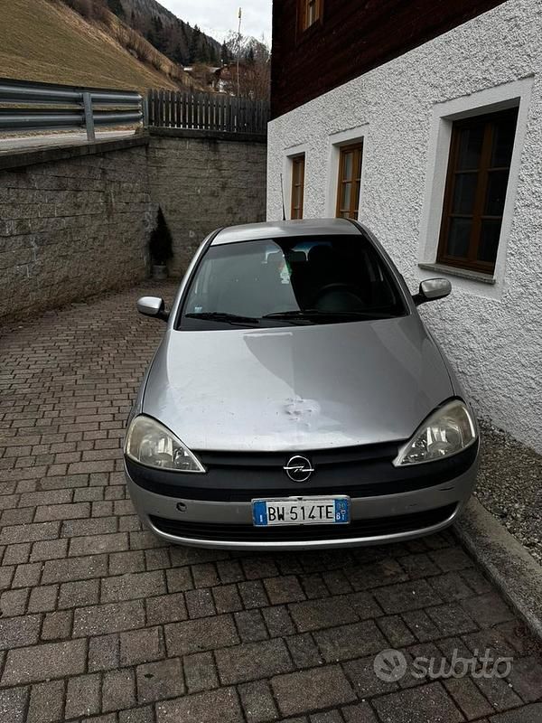 Usata Opel Corsa 75 CV (55 kW) 2001 Berlina
