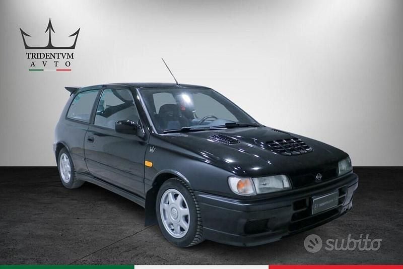 Usata Nissan Sunny 220 CV (161 kW) 1992 Nero Berlina