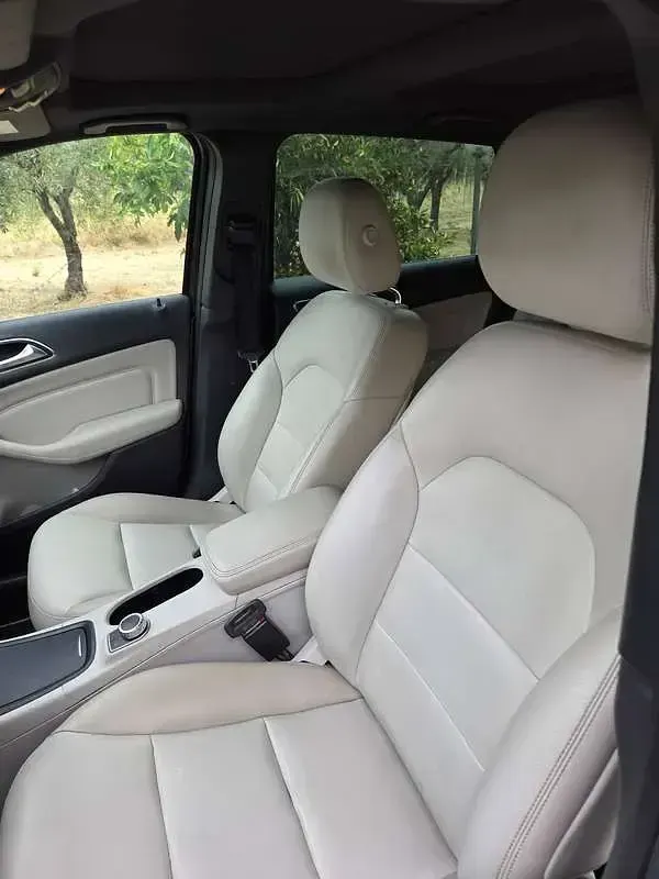 Usata Mercedes B180 Premium 109 CV (80 kW) 2012 Nero Utilitaria