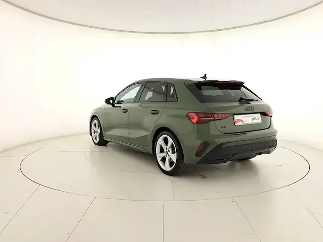 Usata Audi A3 S-Line 150 CV (110 kW) 2025 Verde distretto metallizzato Berlina