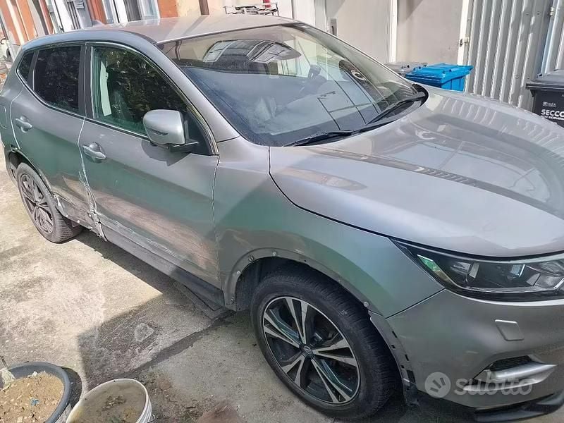Usata Nissan Qashqai N-Connecta 116 CV (85 kW) 2018 Grigio SUV