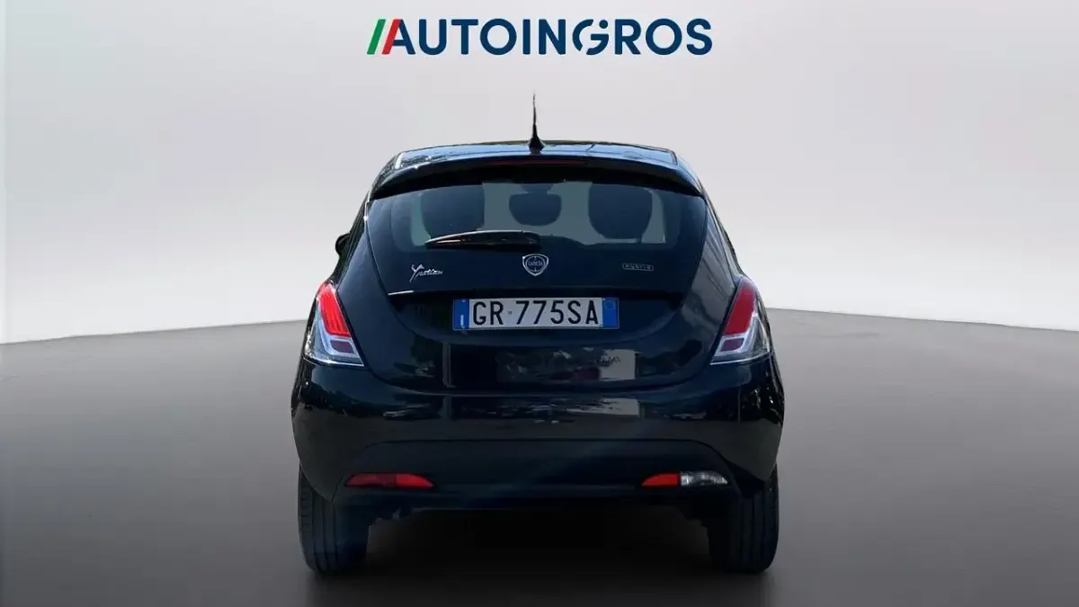 Usata Lancia Ypsilon Silver 69 CV (50 kW) 2023 Nero Utilitaria