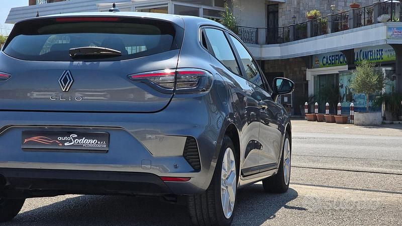 Usata Renault Clio V Evolution 101 CV (74 kW) 2024 Grigio Berlina