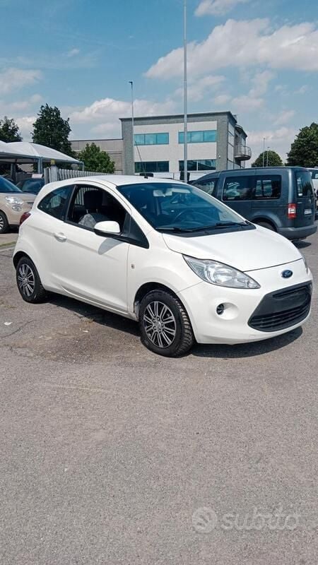 Usata Ford Ka Titanium 69 CV (50 kW) 2012 Bianco Utilitaria