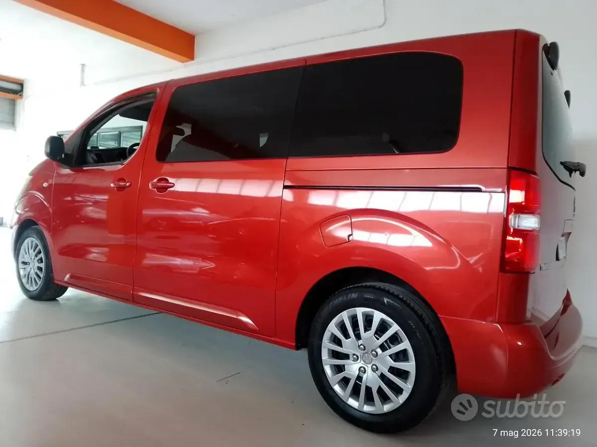 Begagnad Peugeot Traveller Allure 116 HK (85 kW) 2017 Brun Minibuss