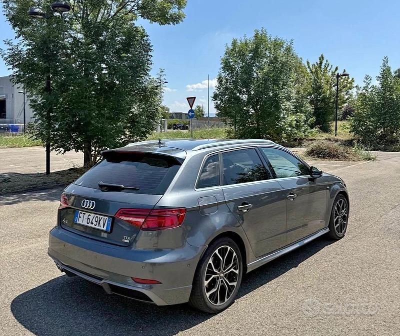 Grigio Usata 2019 Audi A3 Due volumi | 27.000 € (Molto cara) - Immagine 1/4
