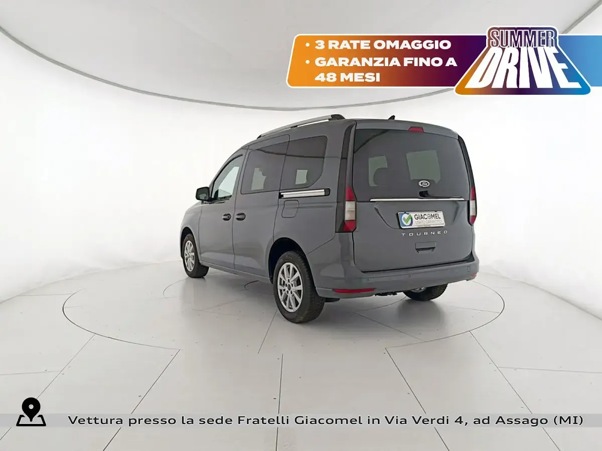 Usata Ford Tourneo Titanium 122 CV (89 kW) 2023 Grigio metallizzato scuro Monovolume