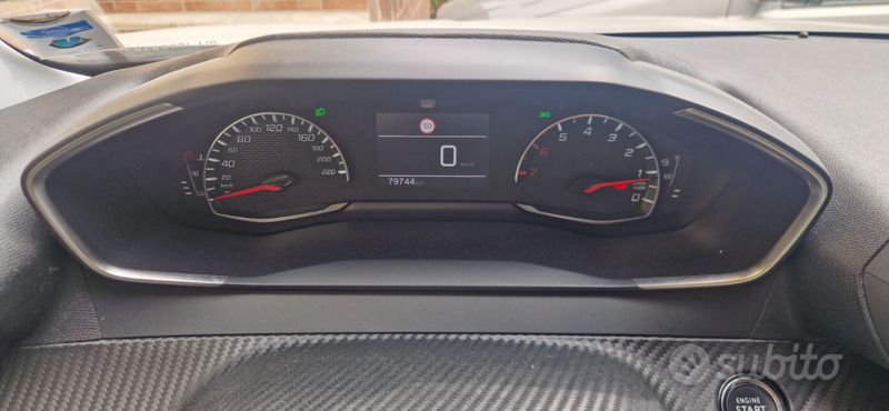 Usata Peugeot 2008 Allure 102 CV (75 kW) 2020 Bianco SUV