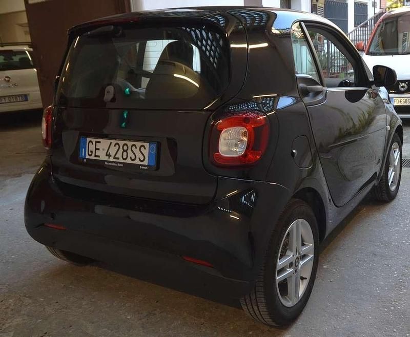Usata Smart ForTwo Coupé Prime 41 kW (56 CV) 2021 Nero Utilitaria