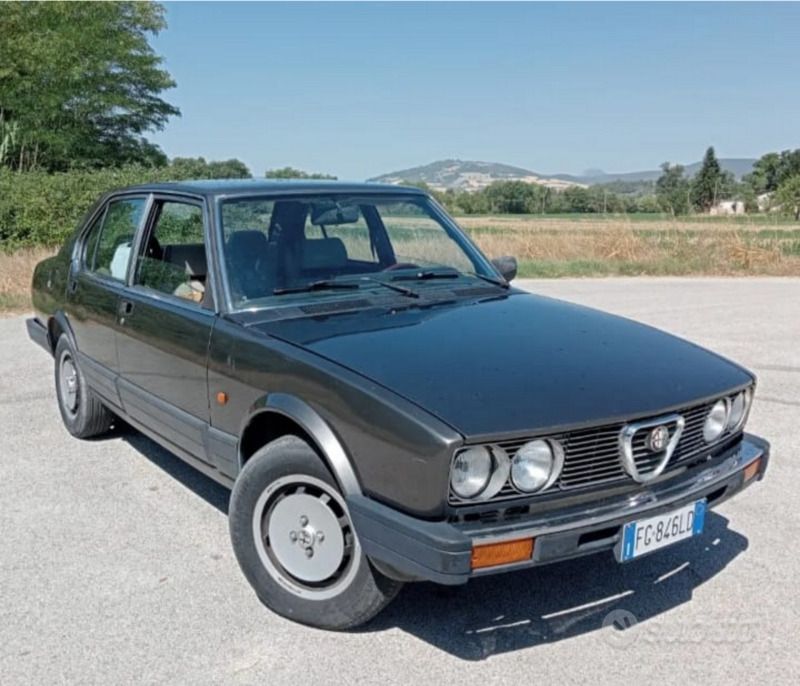 Grigio Usata 1984 Alfa Romeo Alfetta Tre volumi | 9500 € - Immagine 1/4