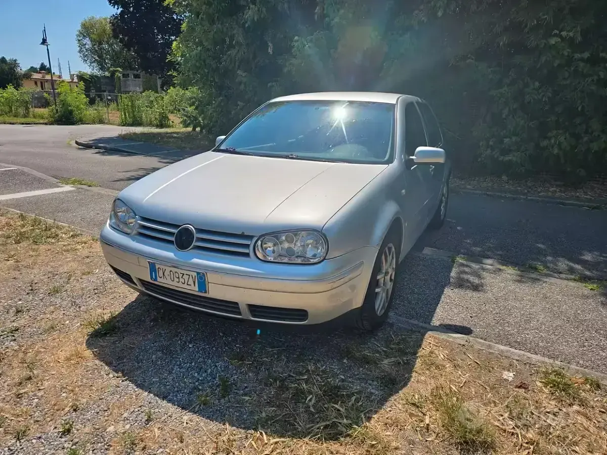 Usata VW Golf IV 105 CV (77 kW) 2003 Grigio Berlina