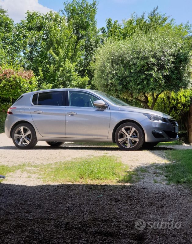 Grigio Usata 2017 Peugeot 308 Allure Tre volumi | 14.000 € (Molto cara) - Immagine 1/1