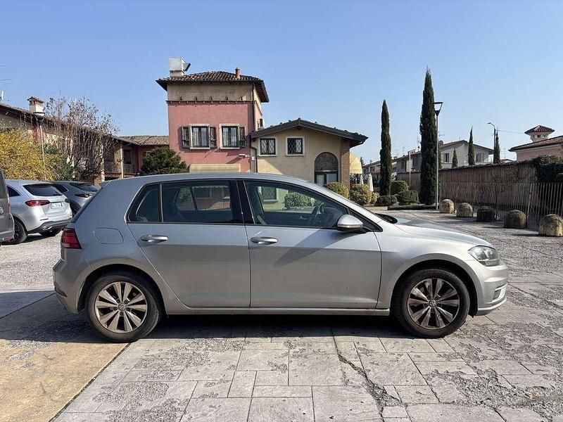 Usata VW Golf VII Comfortline 125 CV (91 kW) 2017 Grigio Berlina