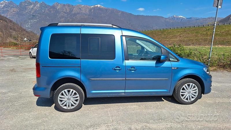 Usata VW Caddy Trendline 122 CV (89 kW) 2019 Blu/azzurro Monovolume