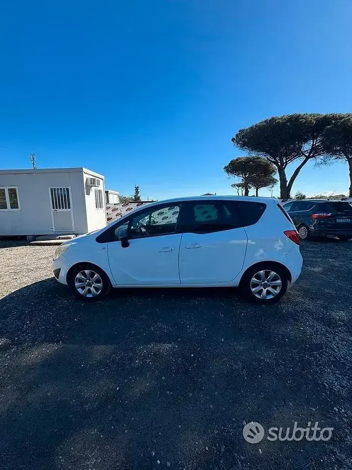Usata Opel Meriva 95 CV (69 kW) 2011 Bianco Monovolume