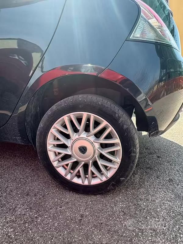 Usata Lancia Ypsilon 80 CV (58 kW) 2013 Nero Utilitaria