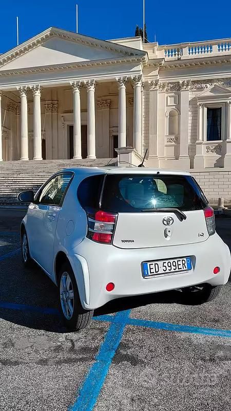 Usata Toyota iQ 98 CV (72 kW) 2010 Bianco Utilitaria