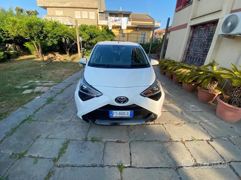 Usata Toyota Aygo 72 CV (52 kW) 2018 Bianco Utilitaria
