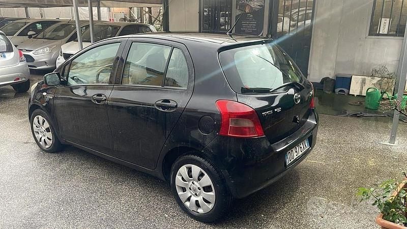 Usata Toyota Yaris Sol 89 CV (65 kW) 2006 Nero Berlina