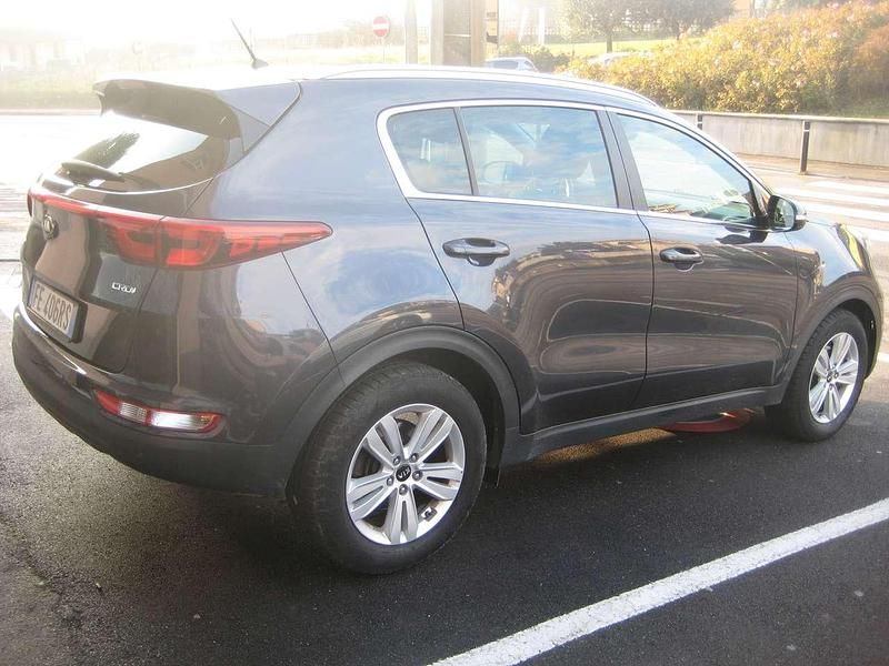 Grigio Usata 2016 Kia Sportage Active SUV | 11.900 € (Buon prezzo) - Immagine 1/4