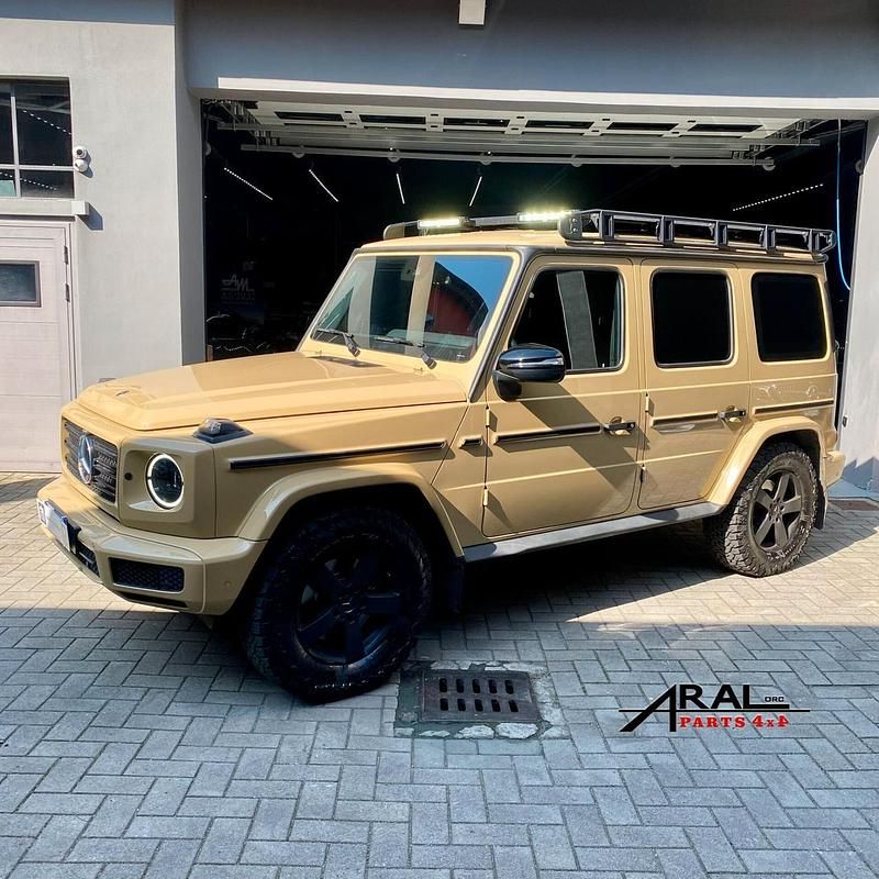 Beige Usata 2023 Mercedes G400 Exclusive SUV | 140.000 € (Buon prezzo) - Immagine 1/4