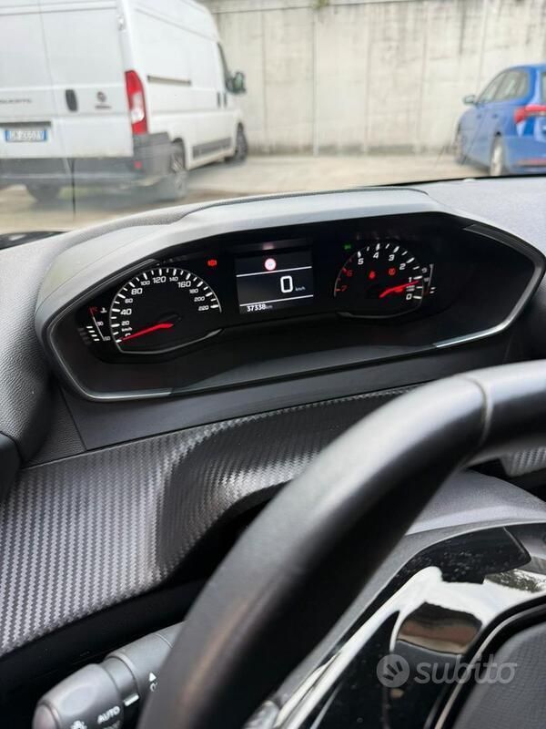 Usata Peugeot 208 101 CV (74 kW) 2021 Nero Utilitaria
