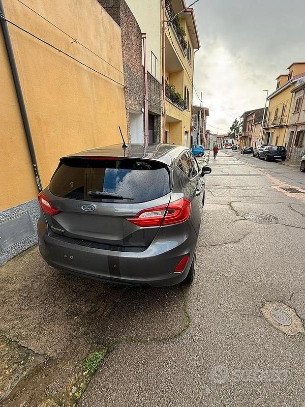 Usata Ford Fiesta Titanium 86 CV (63 kW) 2018 Grigio Utilitaria