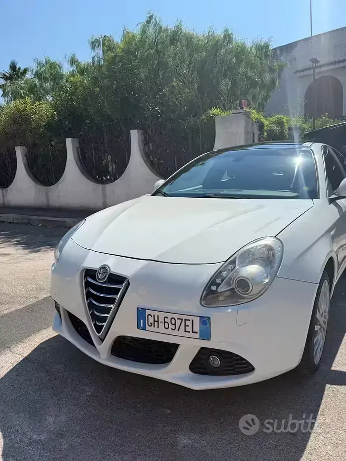 Usata Alfa Romeo Giulietta Exclusive 170 CV (125 kW) 2012 Bianco Utilitaria