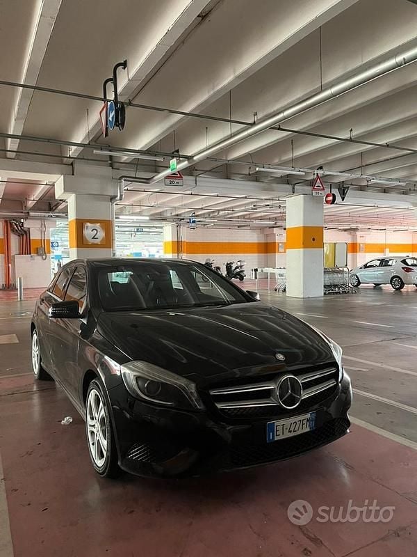 Nero Usata 2014 Mercedes A180 Due volumi | 12.000 € (Molto cara) - Immagine 1/4
