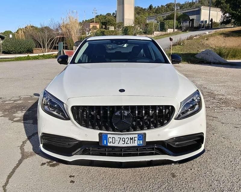Usata Mercedes C220 AMG line 194 CV (142 kW) 2019 Bianco Berlina