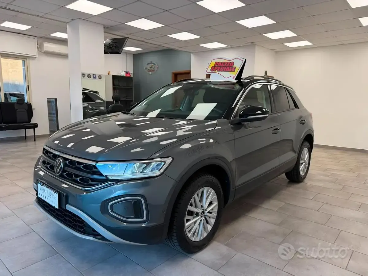 Usata VW T-Roc Style 150 CV (110 kW) 2023 Grigio SUV