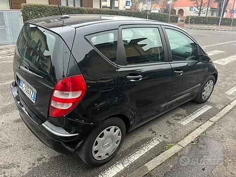 Usata Mercedes A180 109 CV (80 kW) 2004 Nero Utilitaria
