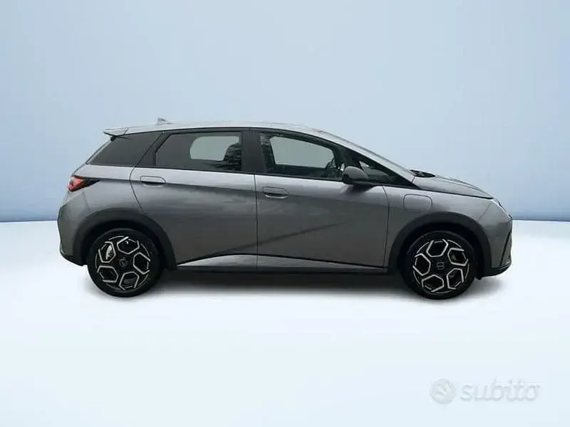 Nuova BYD Dolphin Design 2026 Grigio Utilitaria