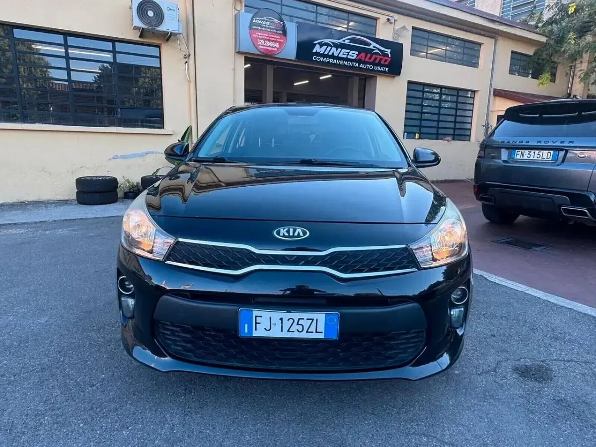 Usata Kia Rio 83 CV (61 kW) 2017 Nero Berlina