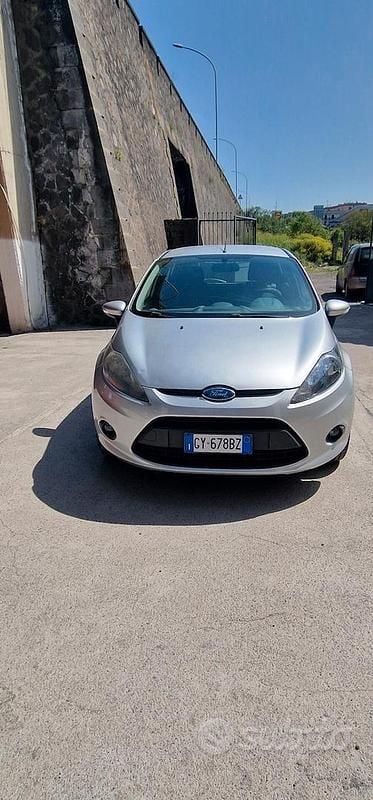 Usata Ford Fiesta 70 CV (51 kW) 2009 Grigio Berlina
