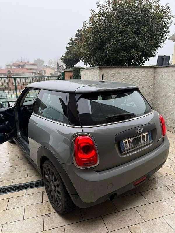 Usata Mini ONE 102 CV (75 kW) 2016 Utilitaria