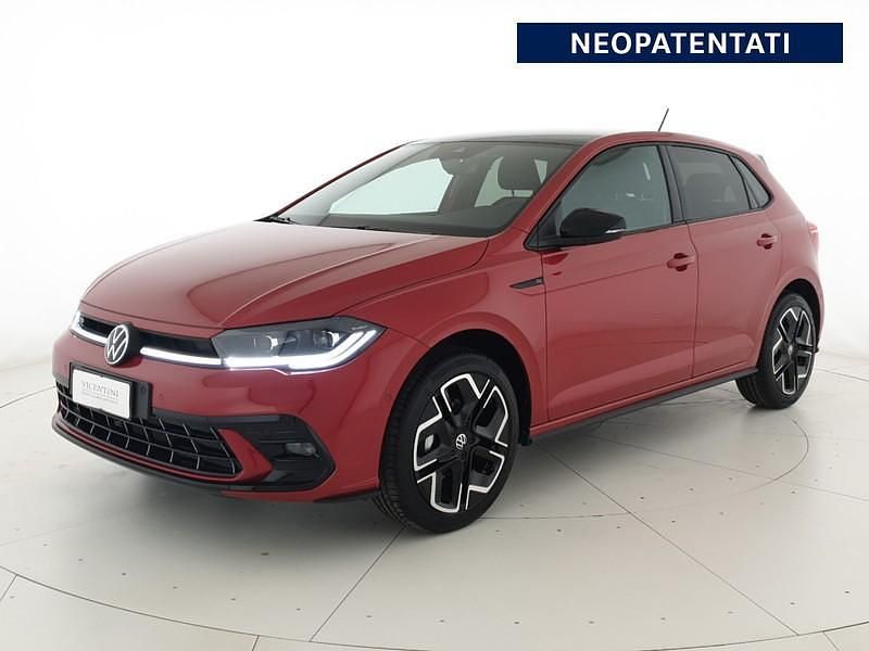 Kings red metallizzato nero Nuova 2025 VW Polo R-line Plus Tre volumi | 26.840 € (Buon prezzo) - Immagine 1/4
