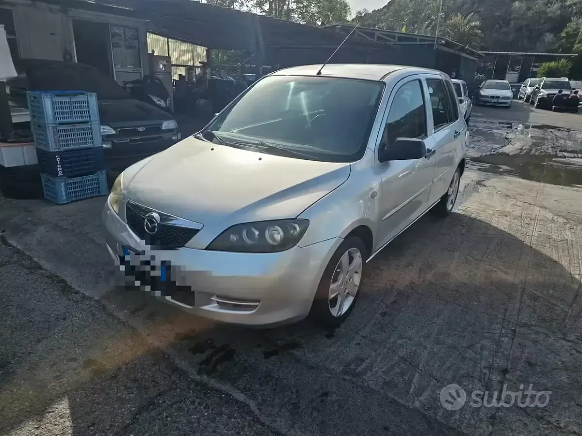 Usata Mazda 2 Style 68 CV (50 kW) 2007 Grigio Utilitaria